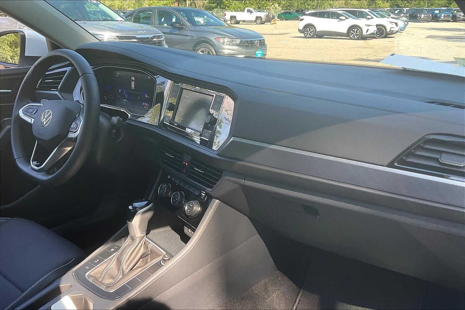 2024 Volkswagen Jetta SE - Photo 14