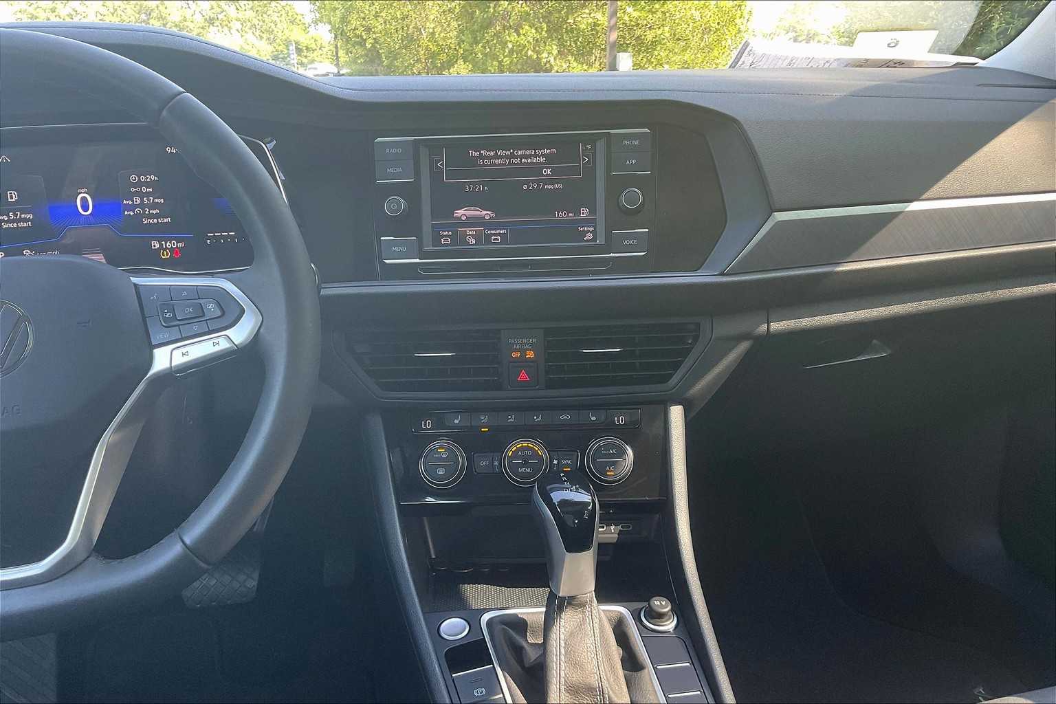 2024 Volkswagen Jetta SE - Photo 18