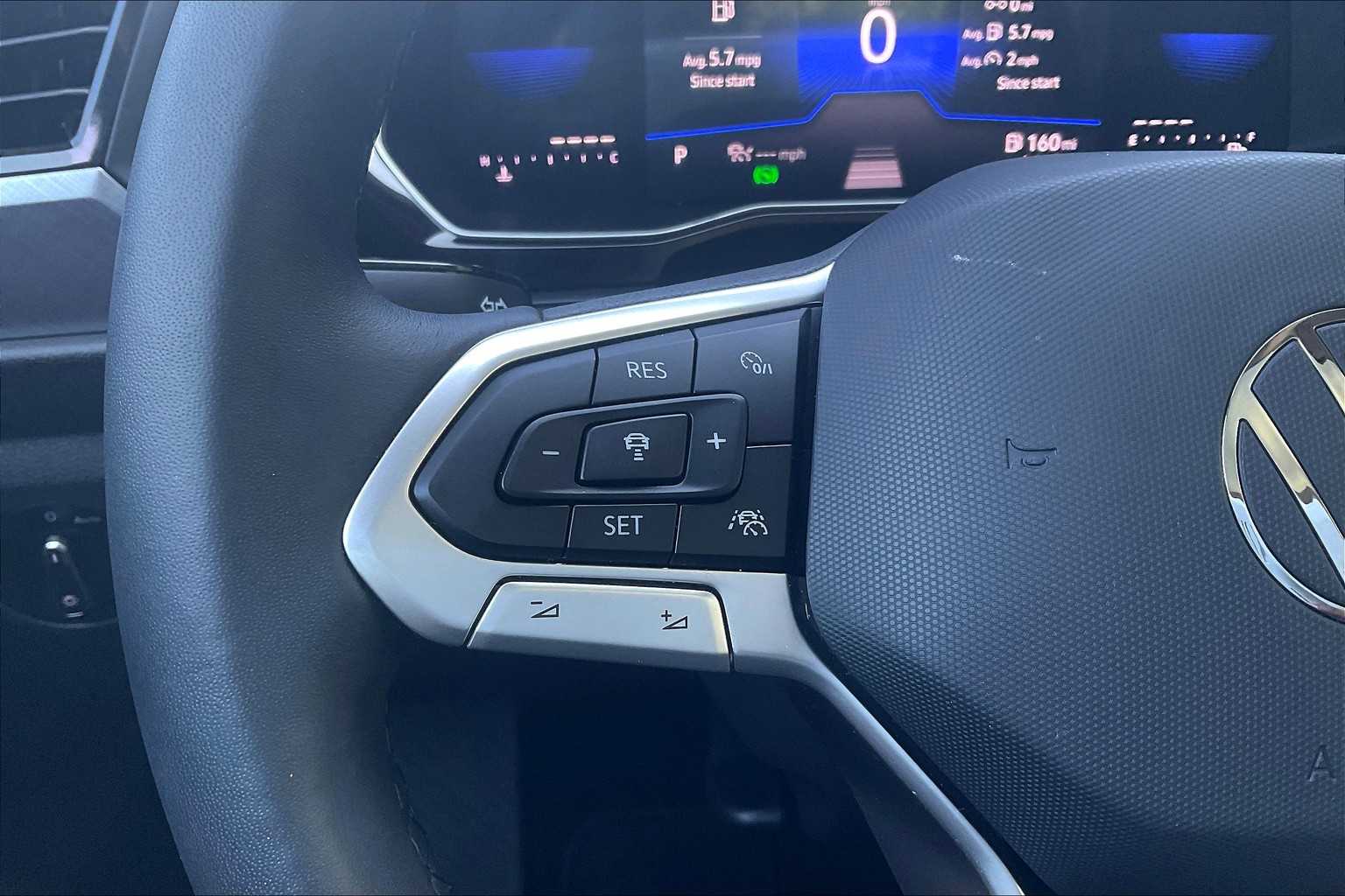 2024 Volkswagen Jetta SE - Photo 23