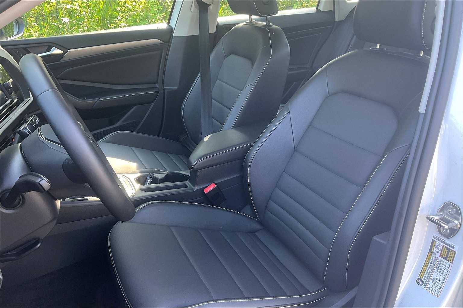 2024 Volkswagen Jetta SE - Photo 10