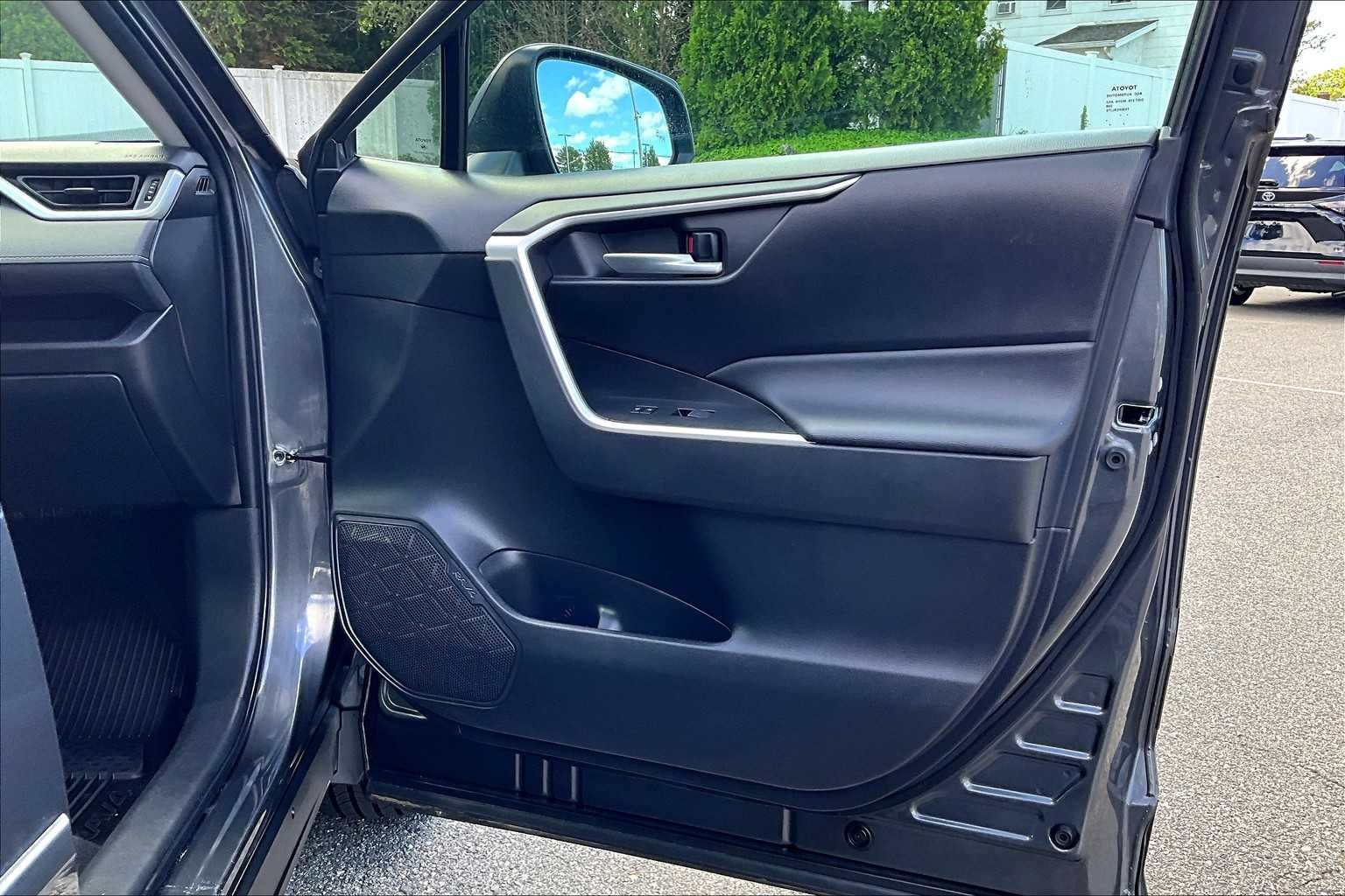 2023 Toyota RAV4 XLE - Photo 12