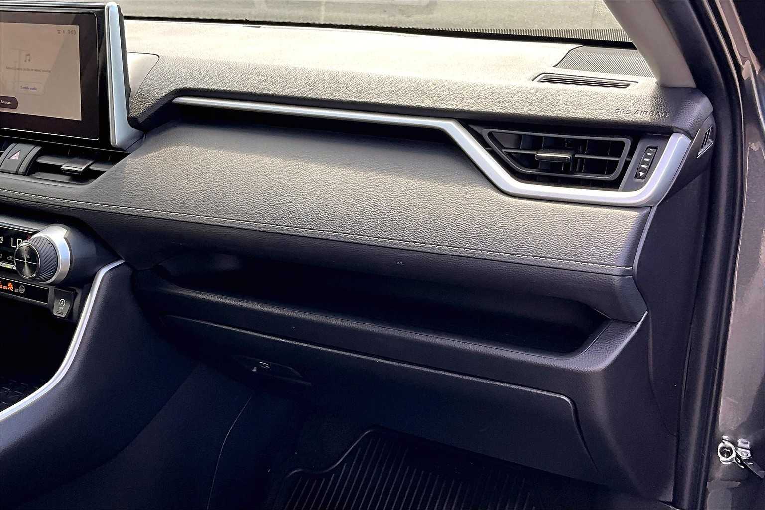 2023 Toyota RAV4 XLE - Photo 13
