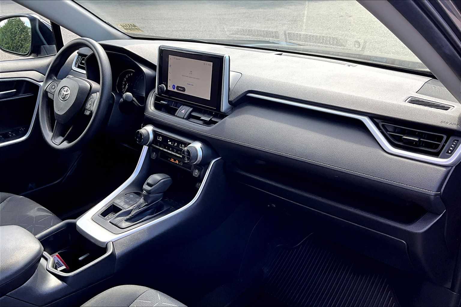 2023 Toyota RAV4 XLE - Photo 14