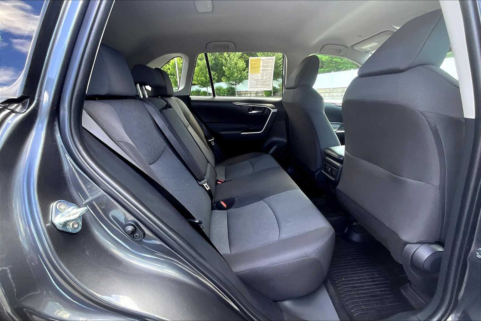 2023 Toyota RAV4 XLE - Photo 16