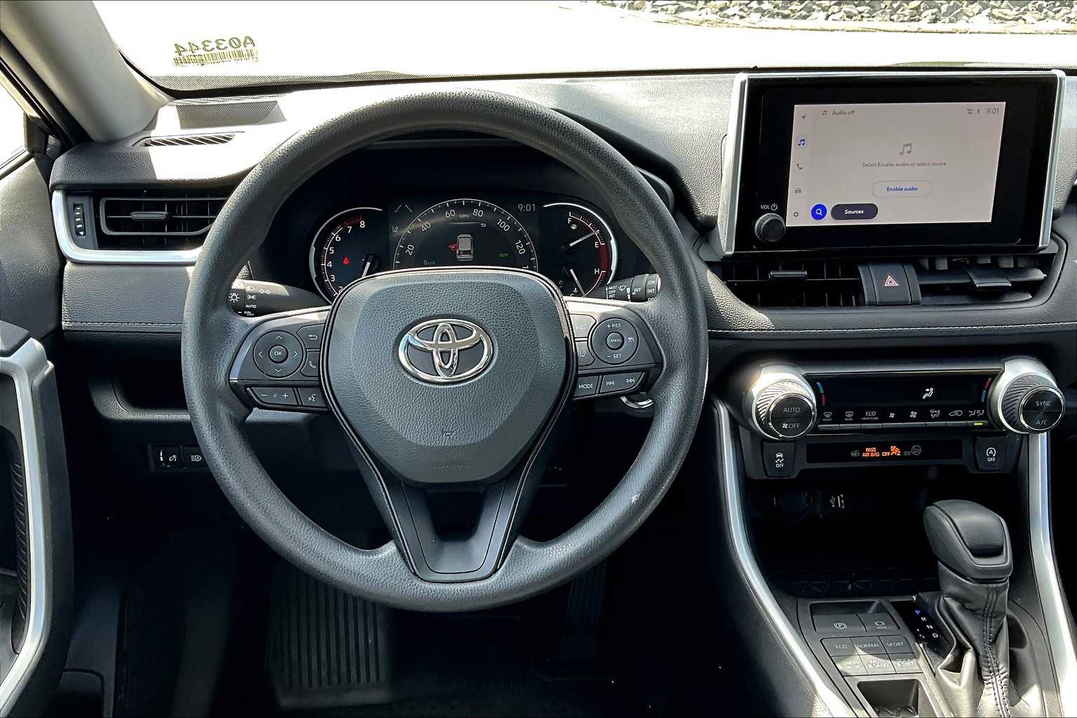 2023 Toyota RAV4 XLE - Photo 17
