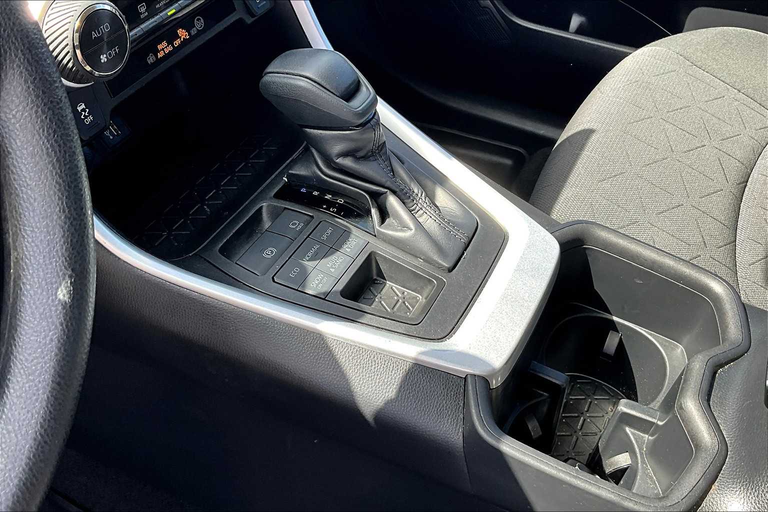 2023 Toyota RAV4 XLE - Photo 20