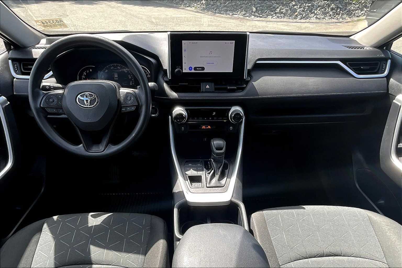 2023 Toyota RAV4 XLE - Photo 21
