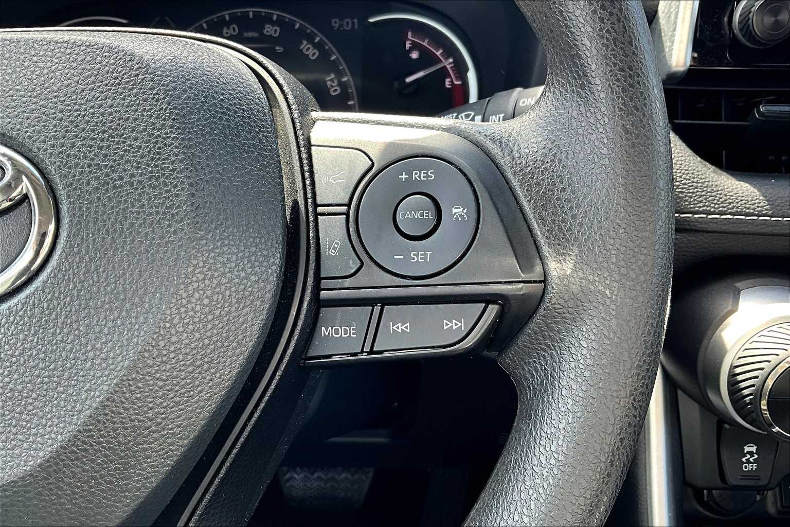 2023 Toyota RAV4 XLE - Photo 24