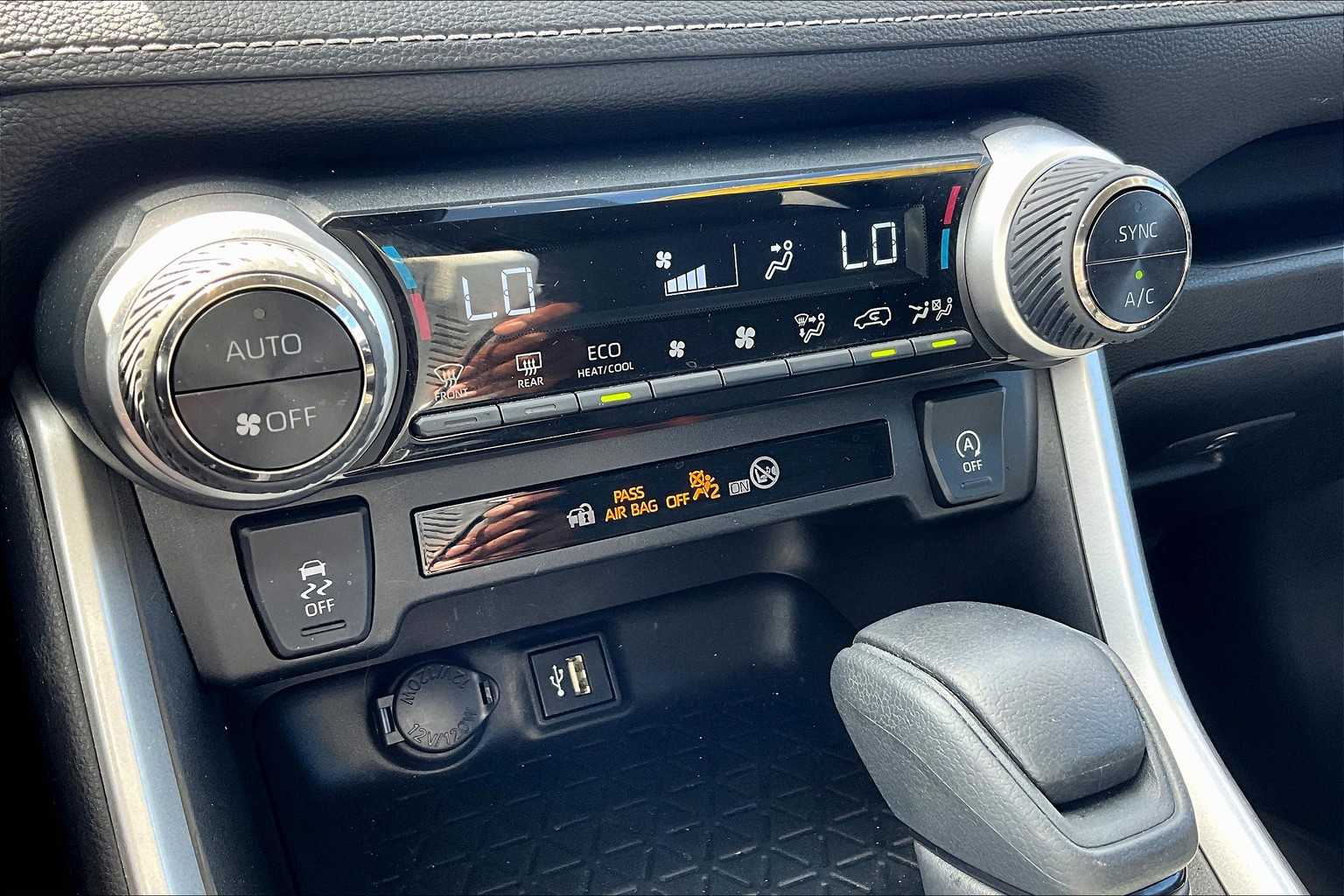 2023 Toyota RAV4 XLE - Photo 26