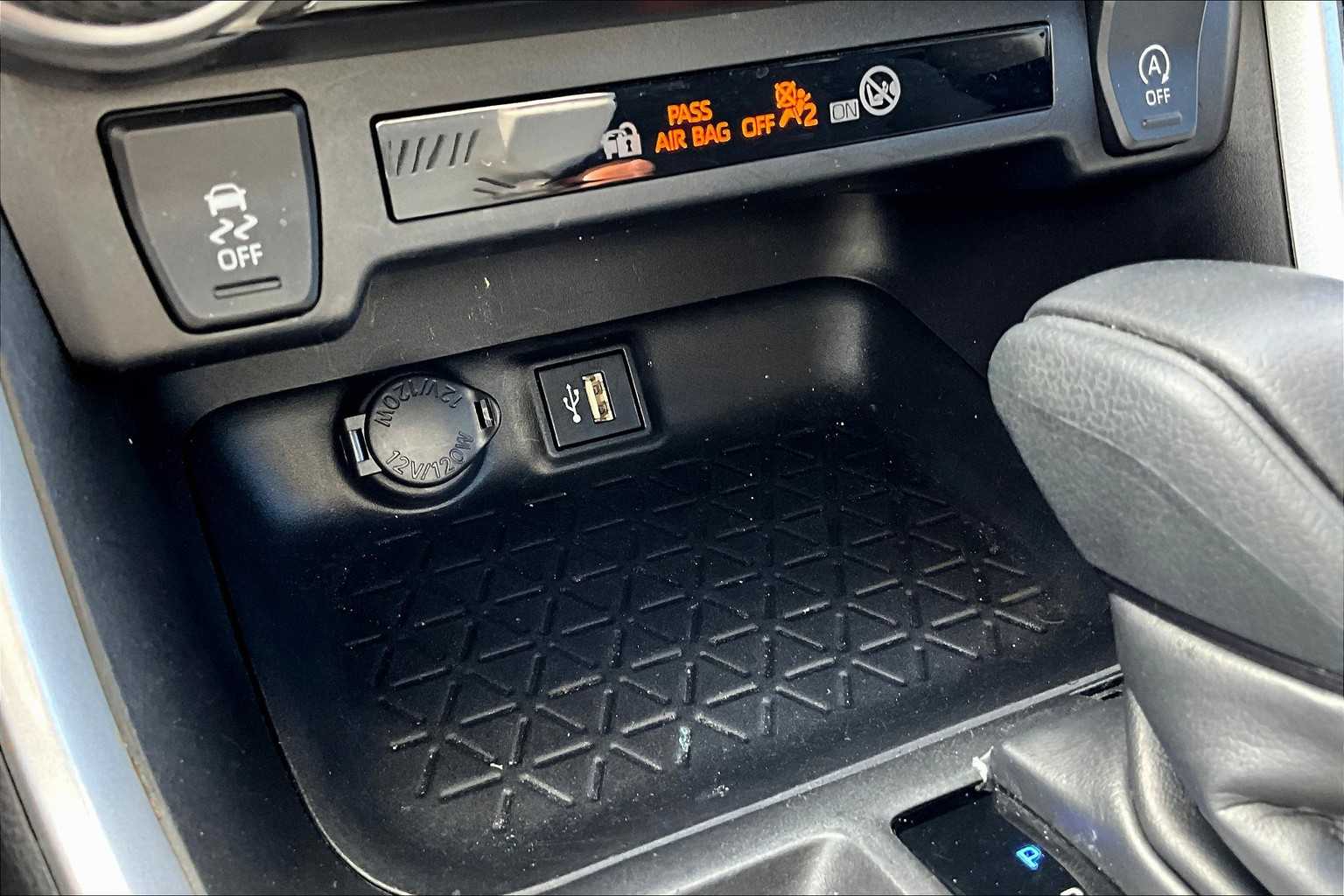 2023 Toyota RAV4 XLE - Photo 27