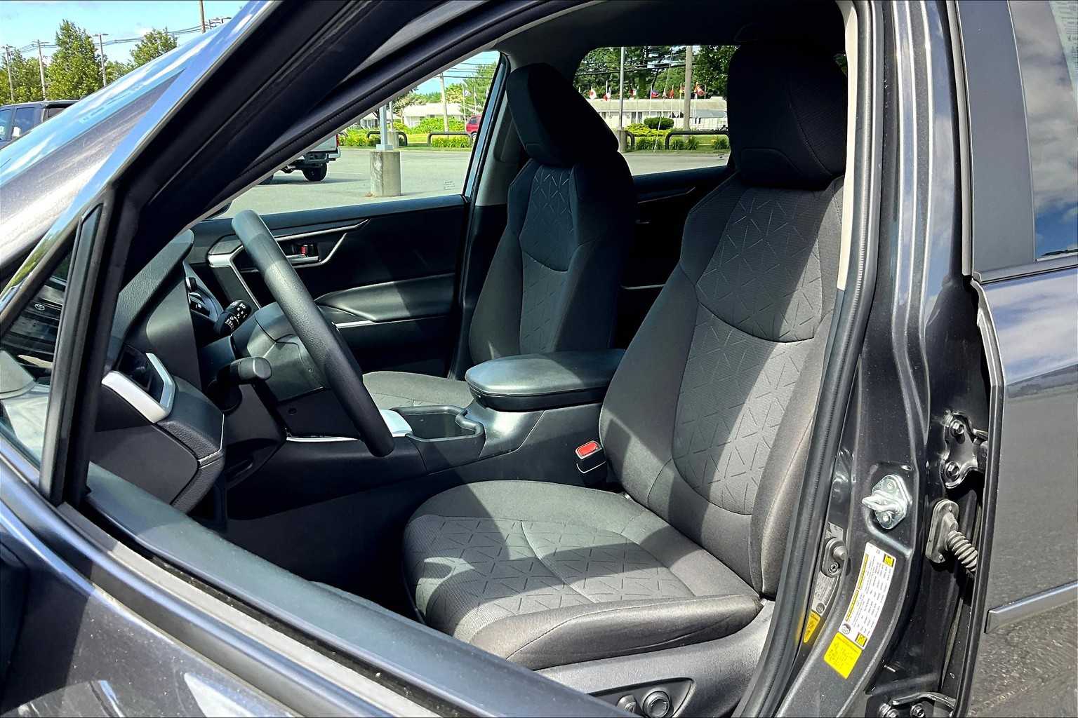 2023 Toyota RAV4 XLE - Photo 10