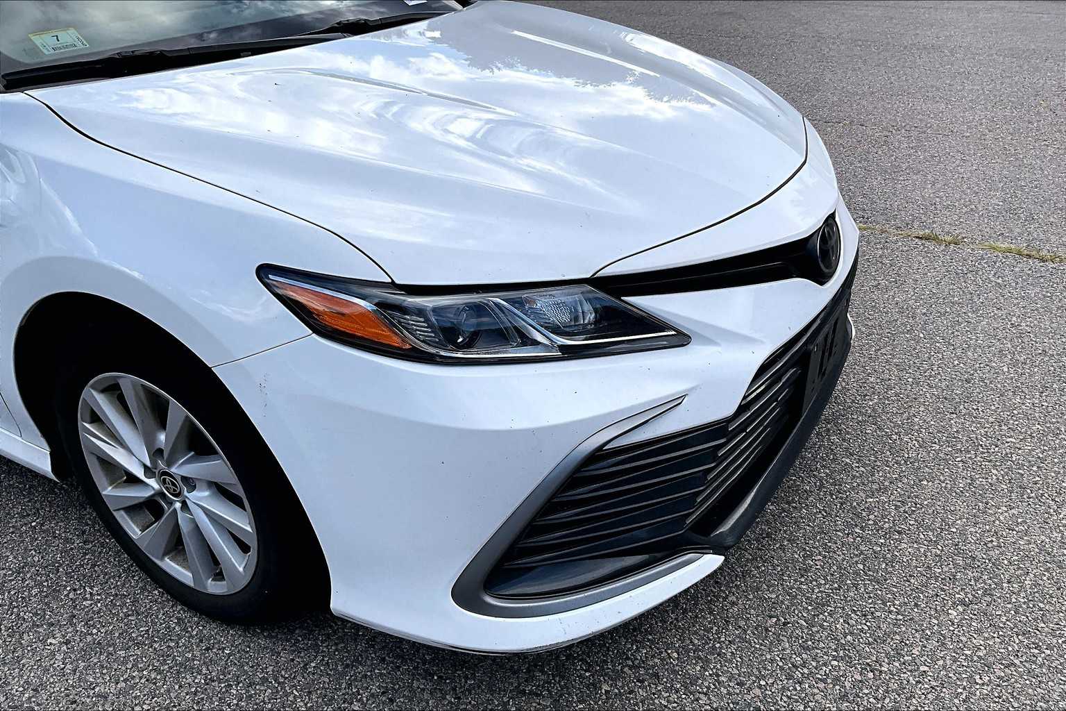 2022 Toyota Camry LE - Photo 5