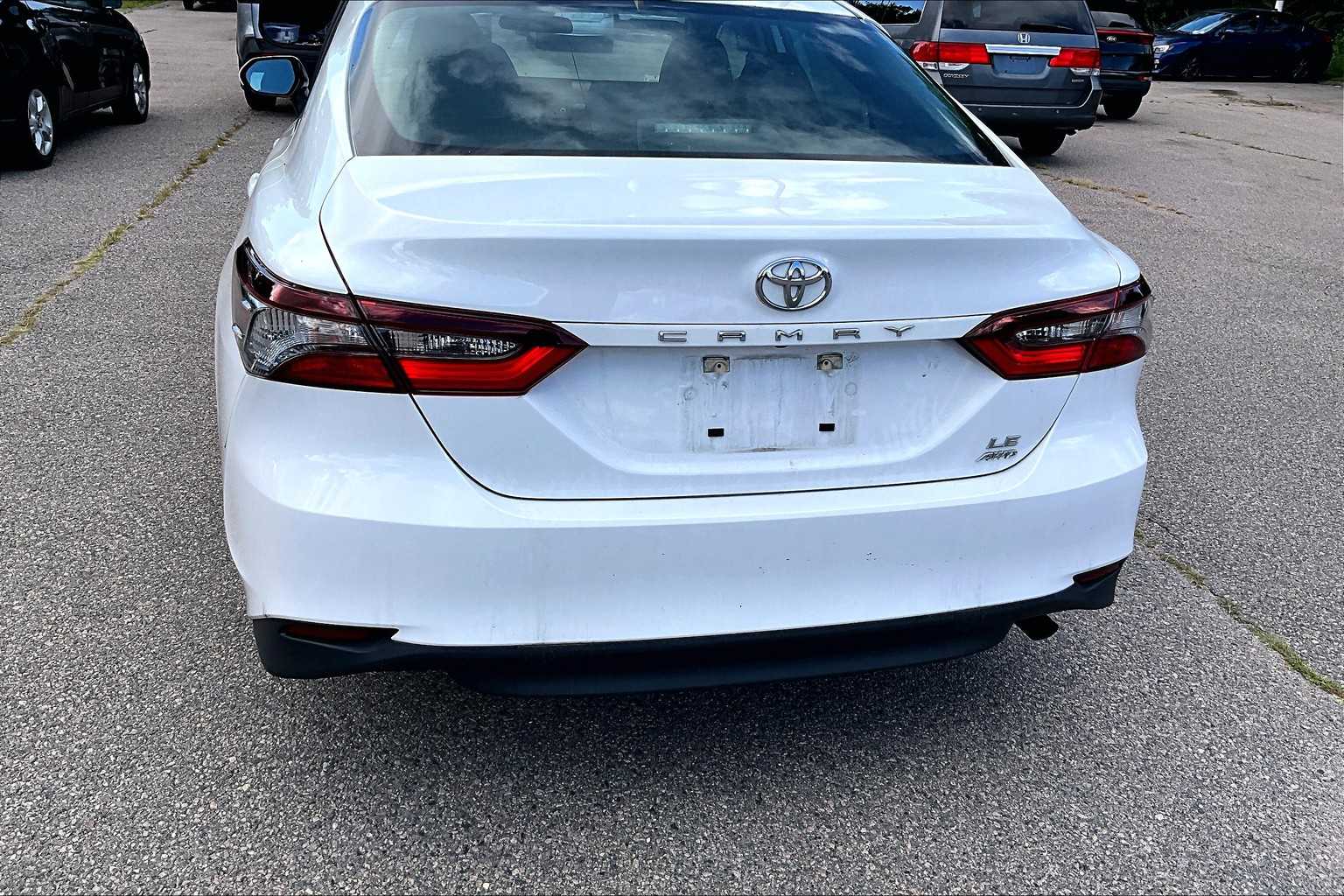 2022 Toyota Camry LE - Photo 7