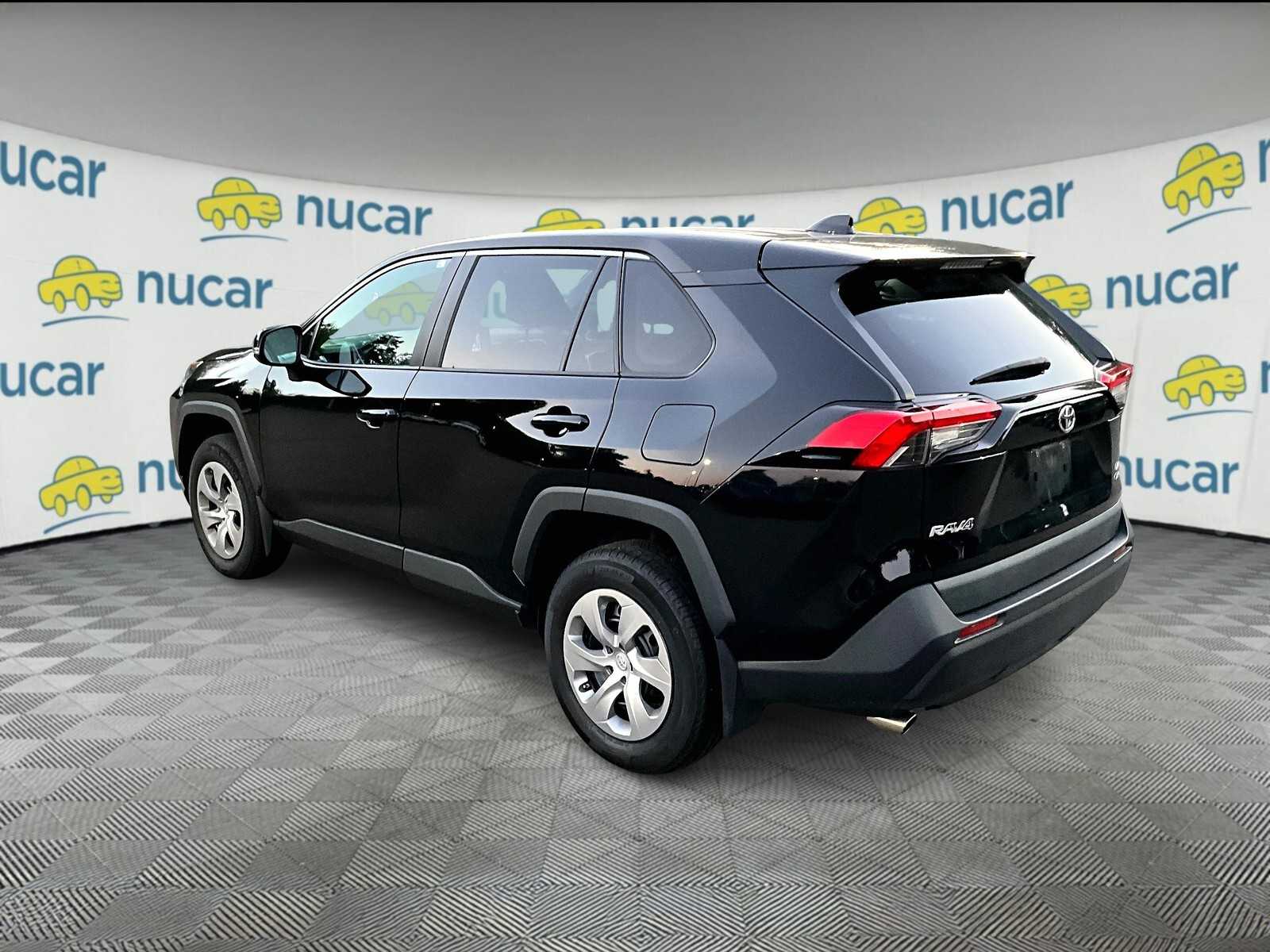 2022 Toyota RAV4 LE - Photo 3