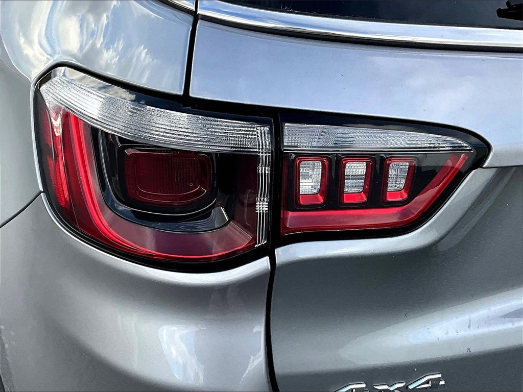 2022 Jeep Compass Latitude Lux - Photo 32