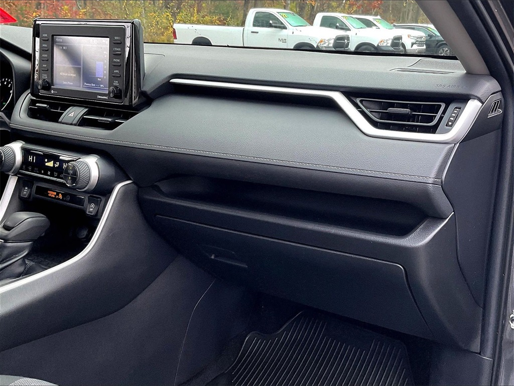 2021 Toyota RAV4 XLE - Photo 13