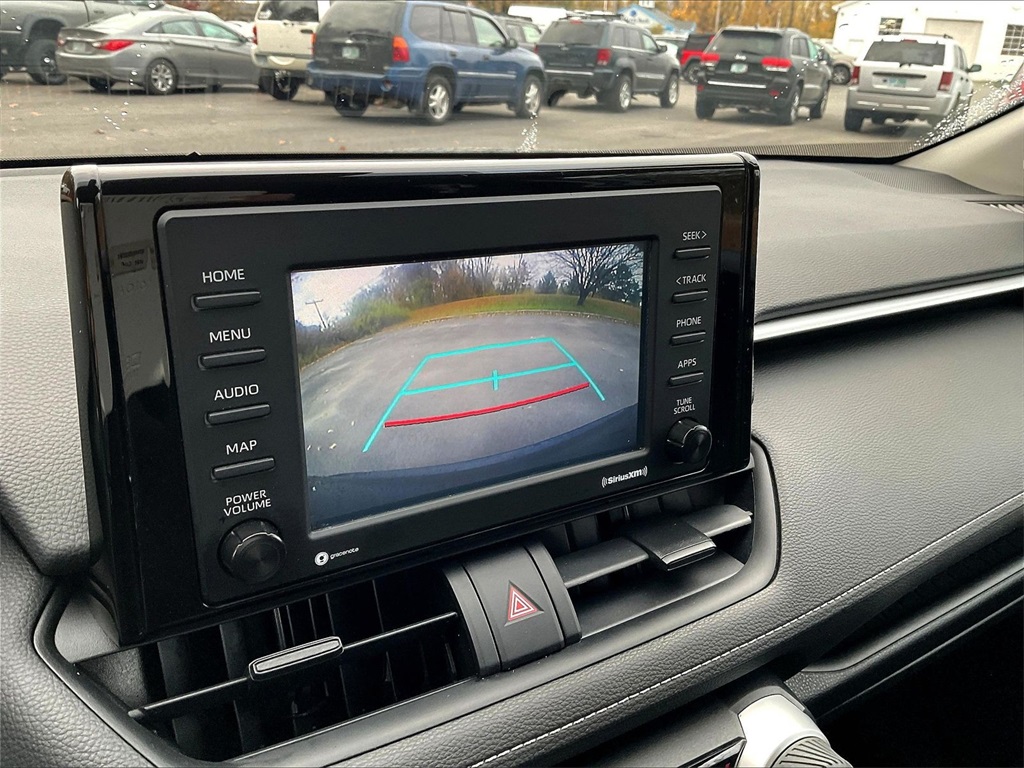 2021 Toyota RAV4 XLE - Photo 16