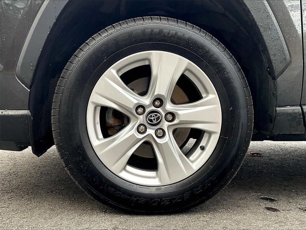 2021 Toyota RAV4 XLE - Photo 22