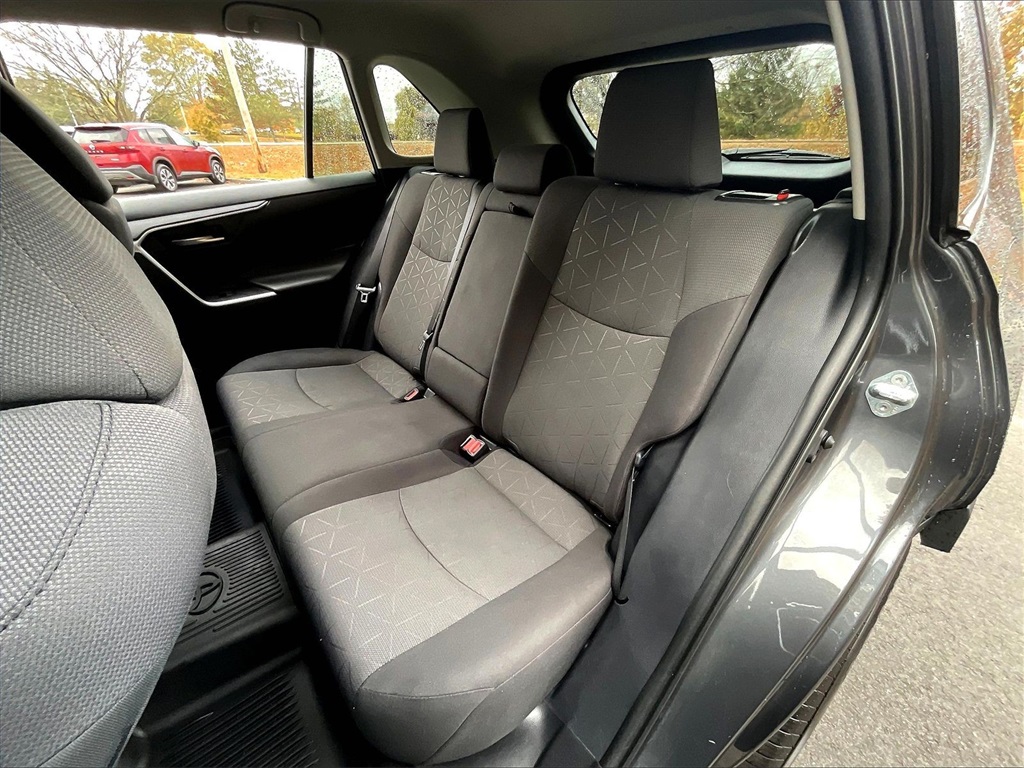 2021 Toyota RAV4 XLE - Photo 25