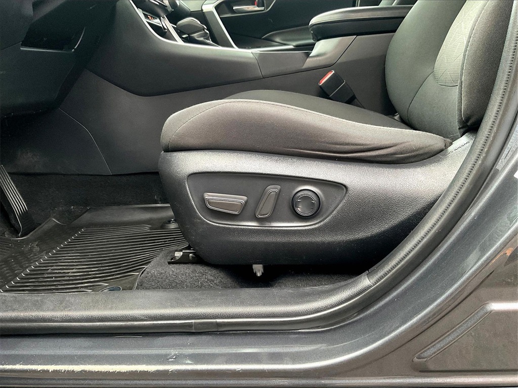 2021 Toyota RAV4 XLE - Photo 27
