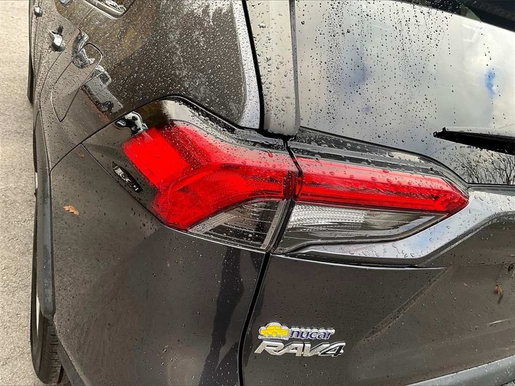 2021 Toyota RAV4 XLE - Photo 31