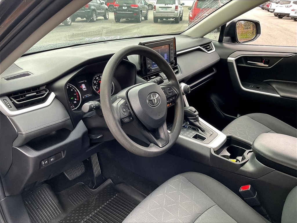 2021 Toyota RAV4 XLE - Photo 8
