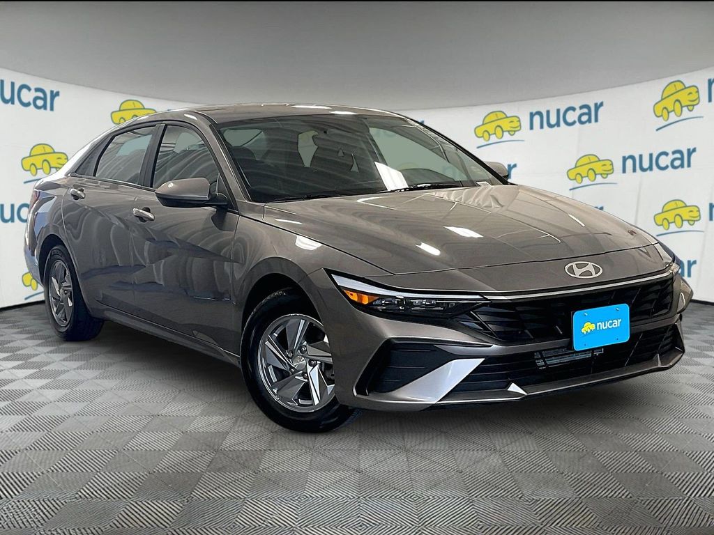 2024 Hyundai Elantra SE