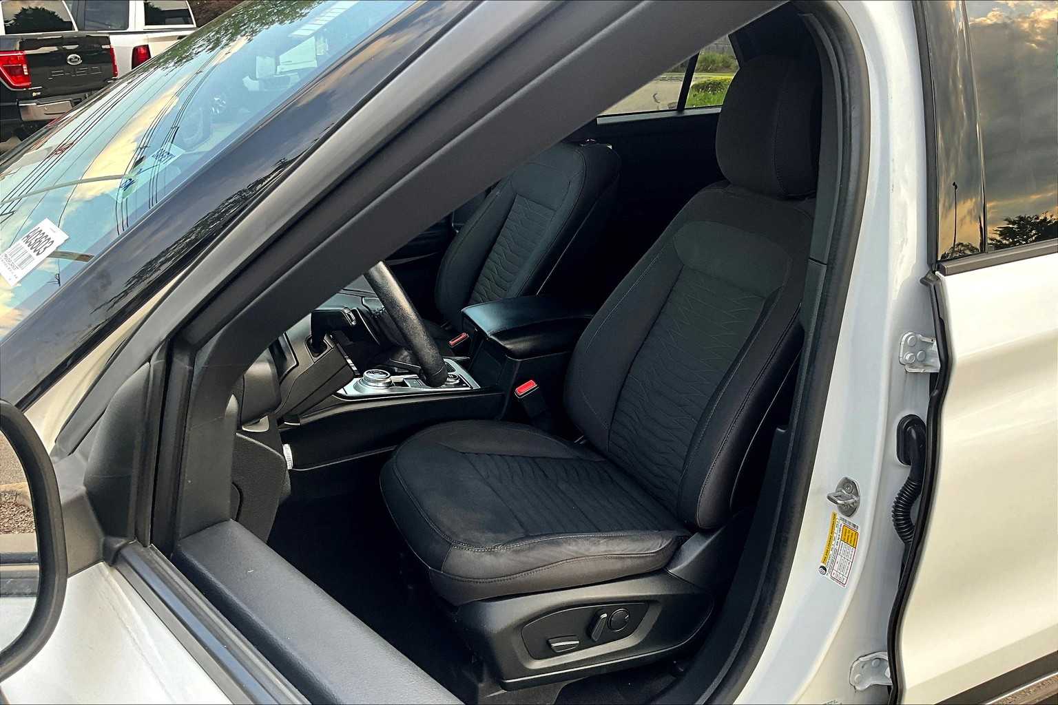 2020 Ford Explorer XLT - Photo 10