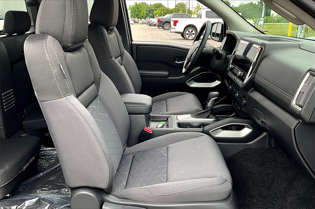 2025 Nissan Frontier SV - Photo 11