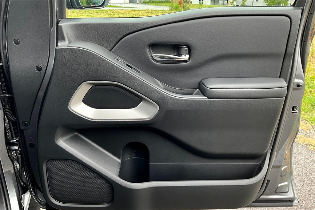 2025 Nissan Frontier SV - Photo 12