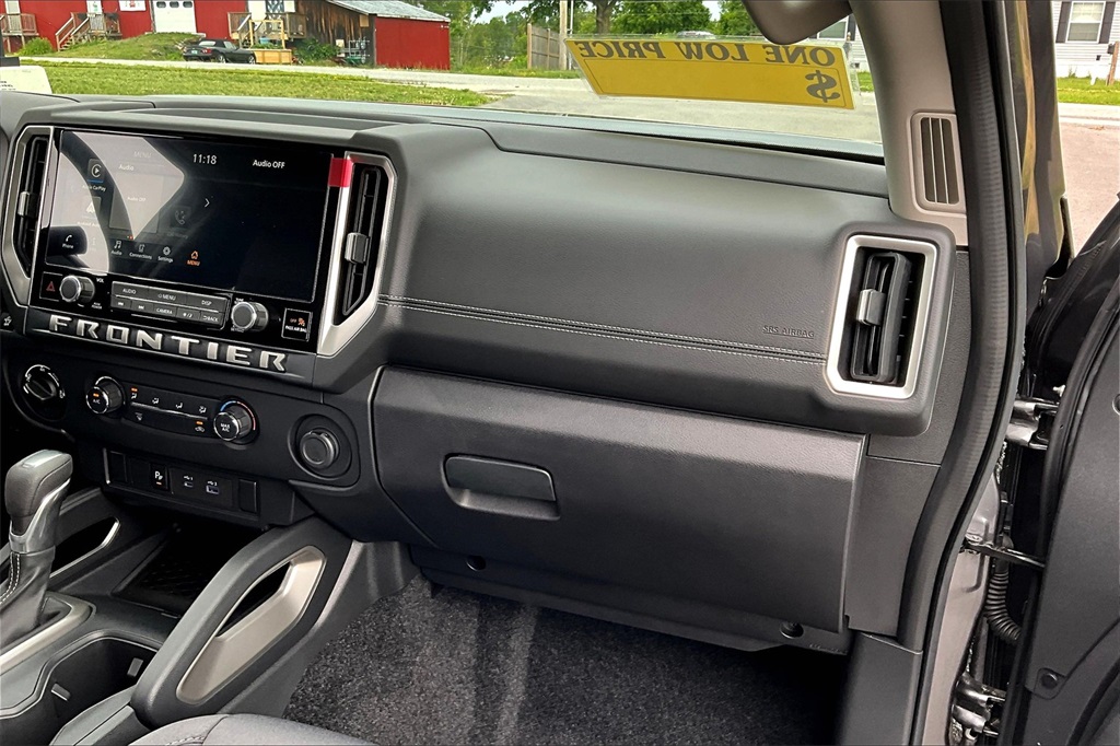 2025 Nissan Frontier SV - Photo 13