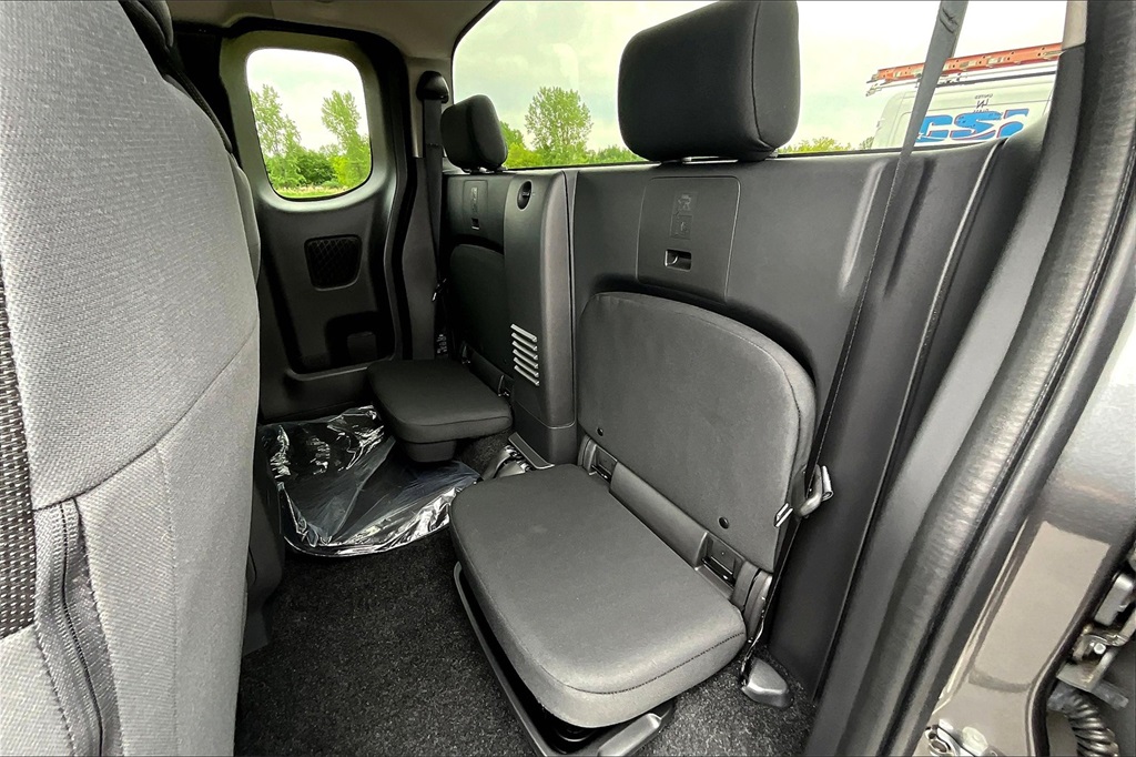 2025 Nissan Frontier SV - Photo 15