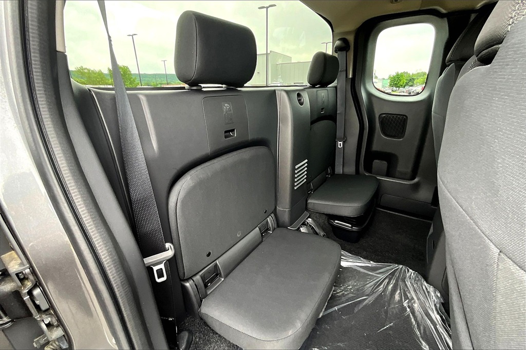 2025 Nissan Frontier SV - Photo 16