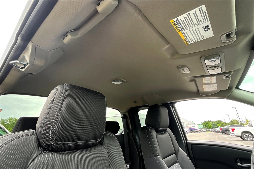 2025 Nissan Frontier SV - Photo 22