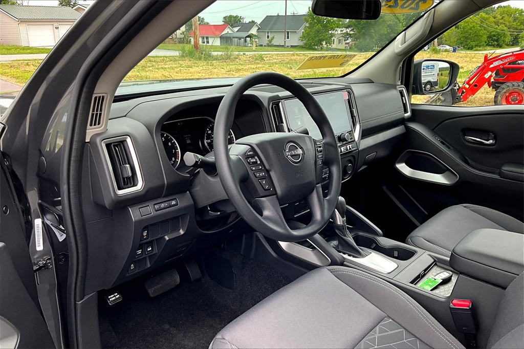 2025 Nissan Frontier SV - Photo 8