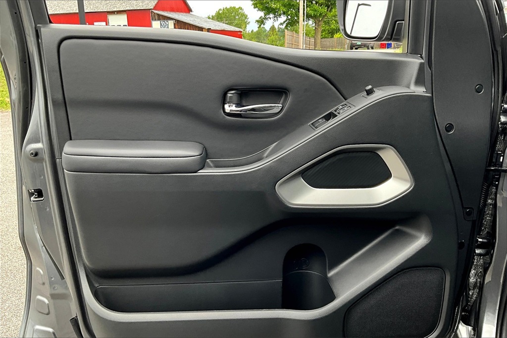 2025 Nissan Frontier SV - Photo 9