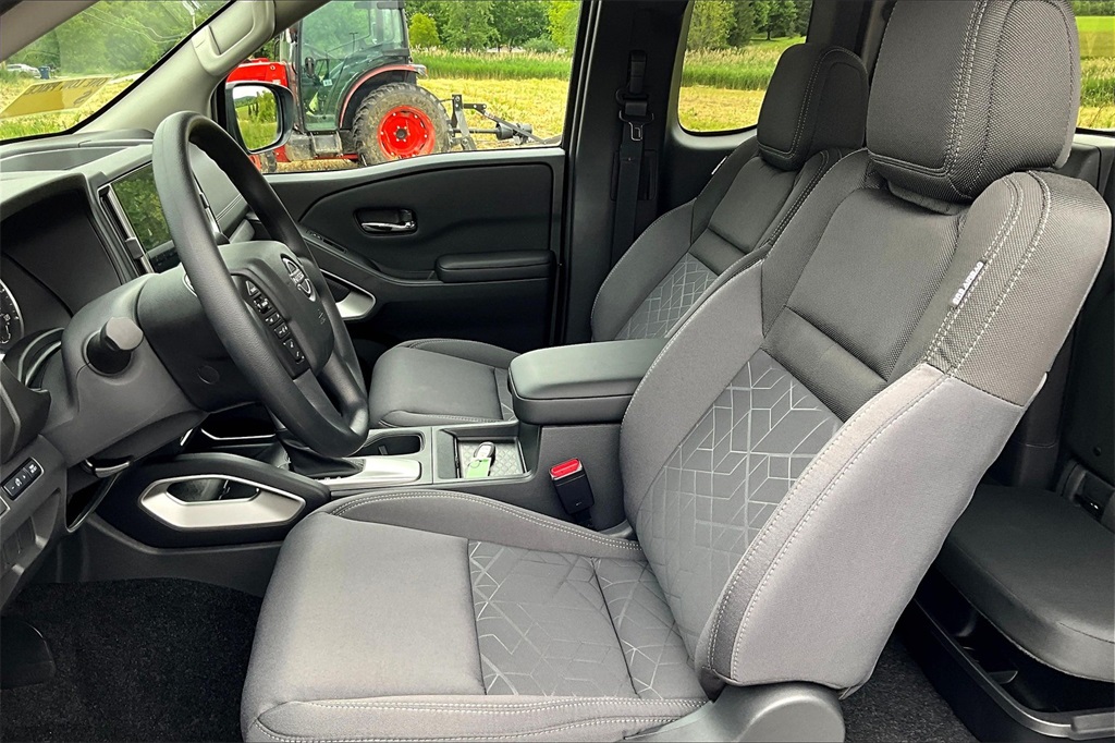 2025 Nissan Frontier SV - Photo 10