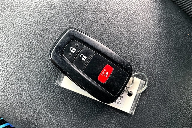 2021 Toyota RAV4 XLE - Photo 11