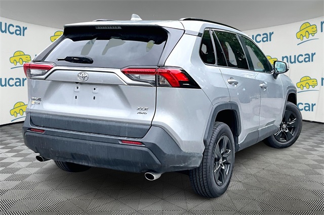 2021 Toyota RAV4 XLE - Photo 13