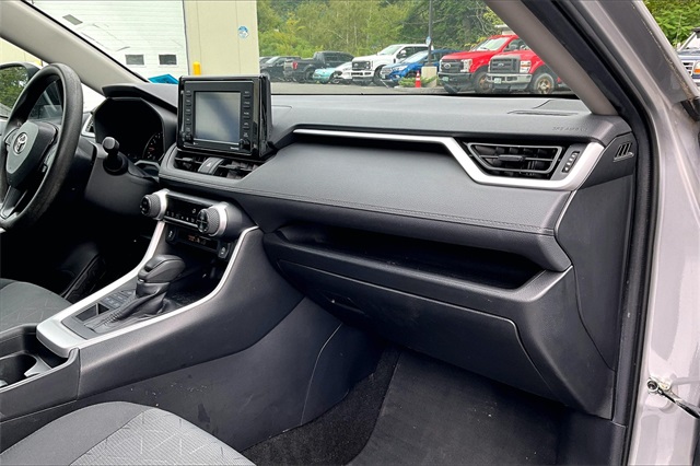 2021 Toyota RAV4 XLE - Photo 17