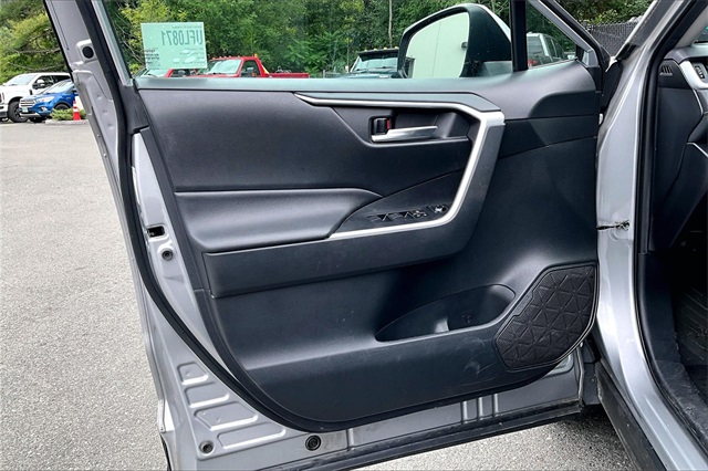 2021 Toyota RAV4 XLE - Photo 18