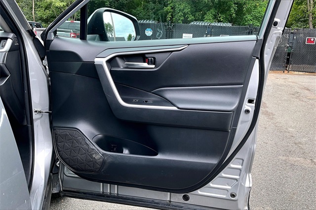 2021 Toyota RAV4 XLE - Photo 19