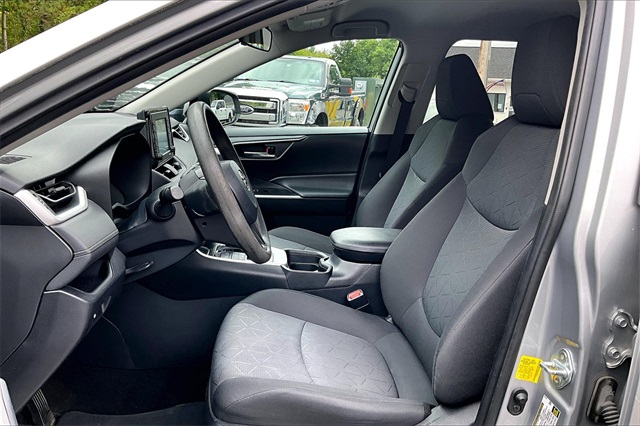 2021 Toyota RAV4 XLE - Photo 20