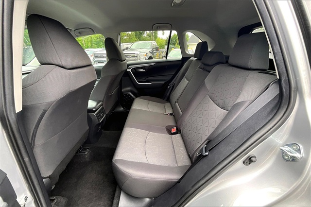 2021 Toyota RAV4 XLE - Photo 21