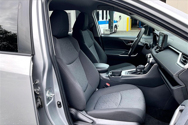 2021 Toyota RAV4 XLE - Photo 7