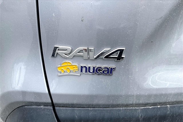 2021 Toyota RAV4 XLE - Photo 8