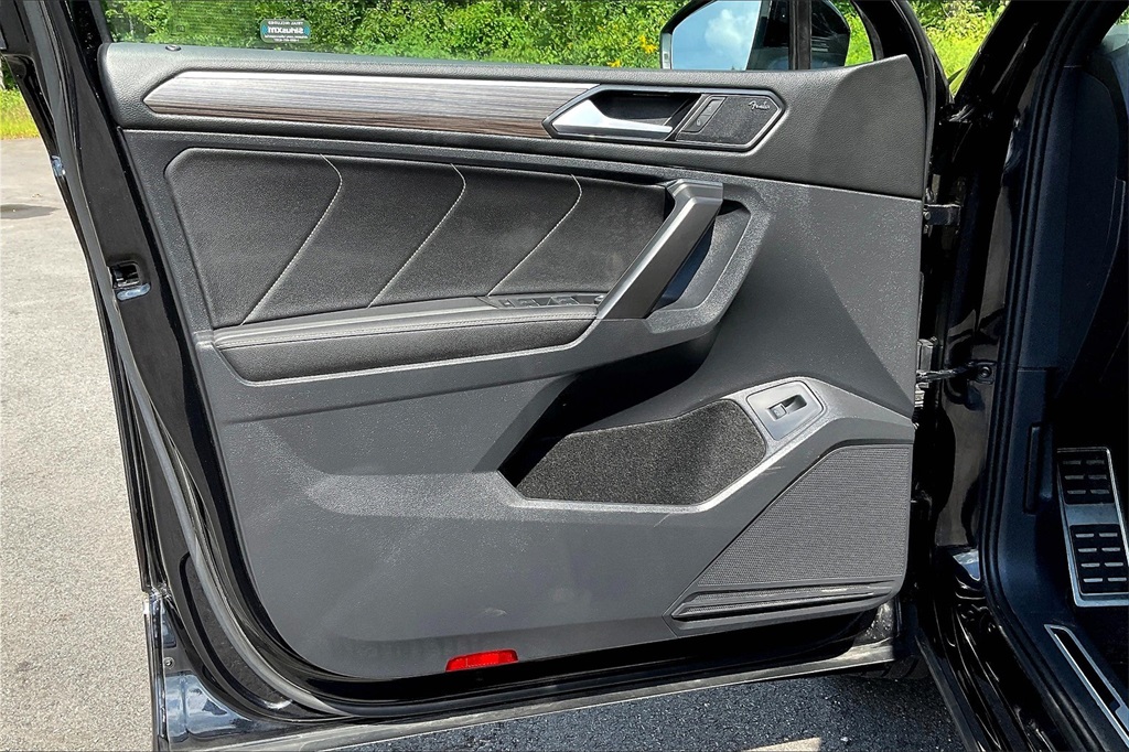 2022 Volkswagen Tiguan 2.0T SEL R-Line - Photo 9