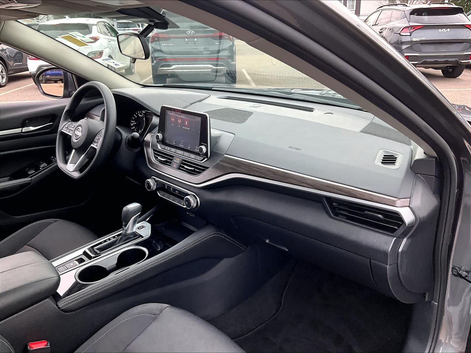 2023 Nissan Altima 2.5 SV - Photo 14