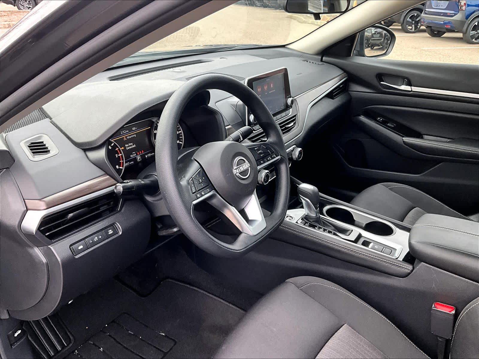 2023 Nissan Altima 2.5 SV - Photo 8