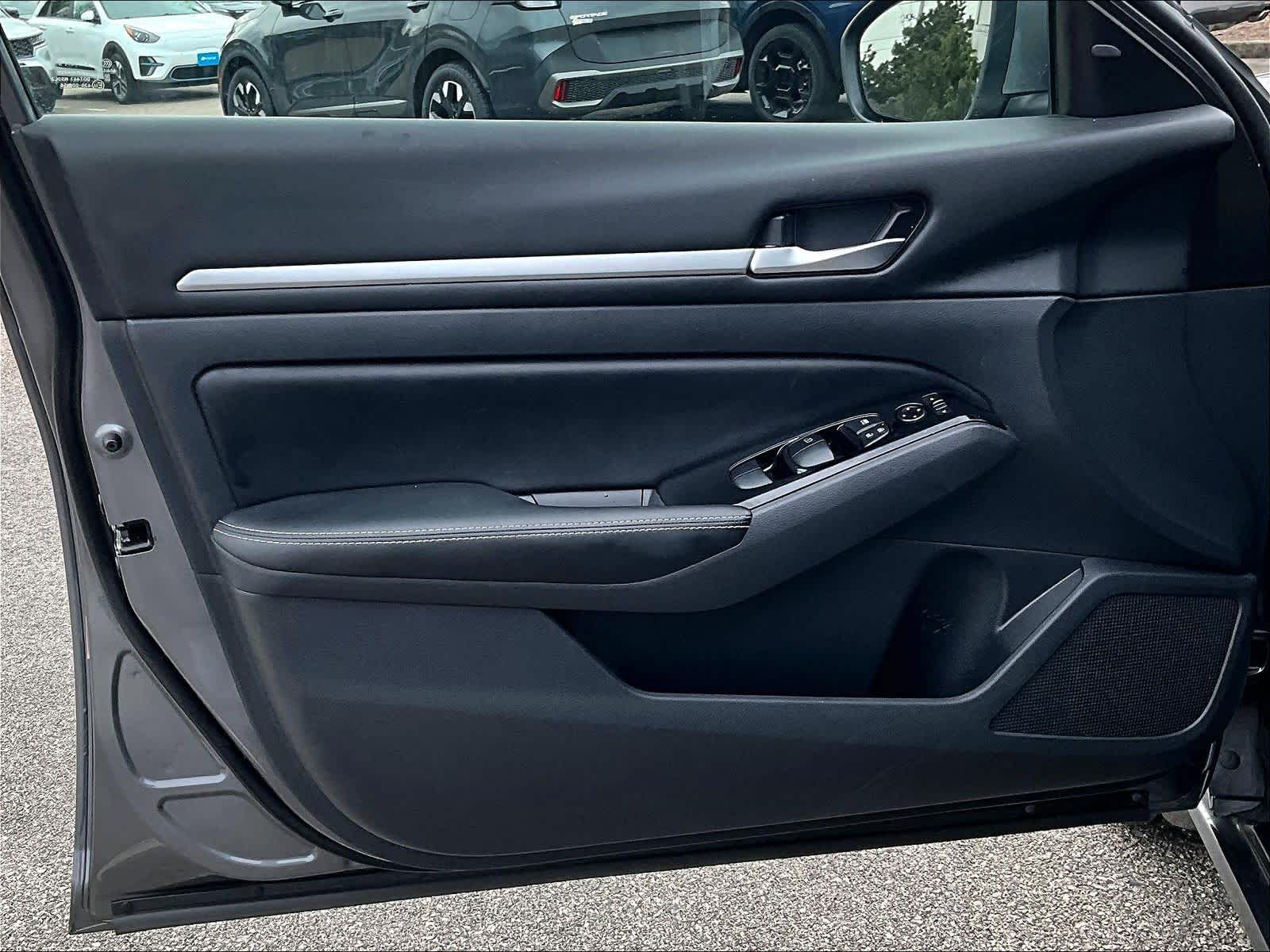 2023 Nissan Altima 2.5 SV - Photo 9